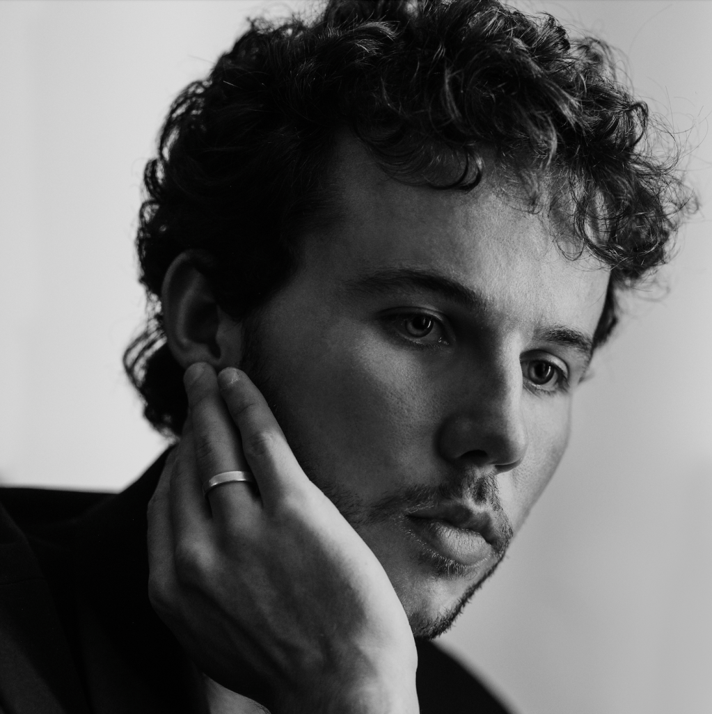 Theo Sawyer – Download A&nbsp;Ghost