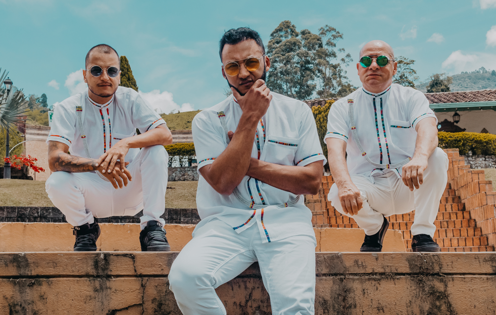 «FOLKOMBIA» está de regreso con su tema «SOLO MENTIRAS» una mezcla innovadora entre folclor colombiano y cumbia.