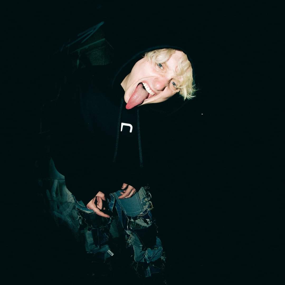 LOVE GHOST -Veneno