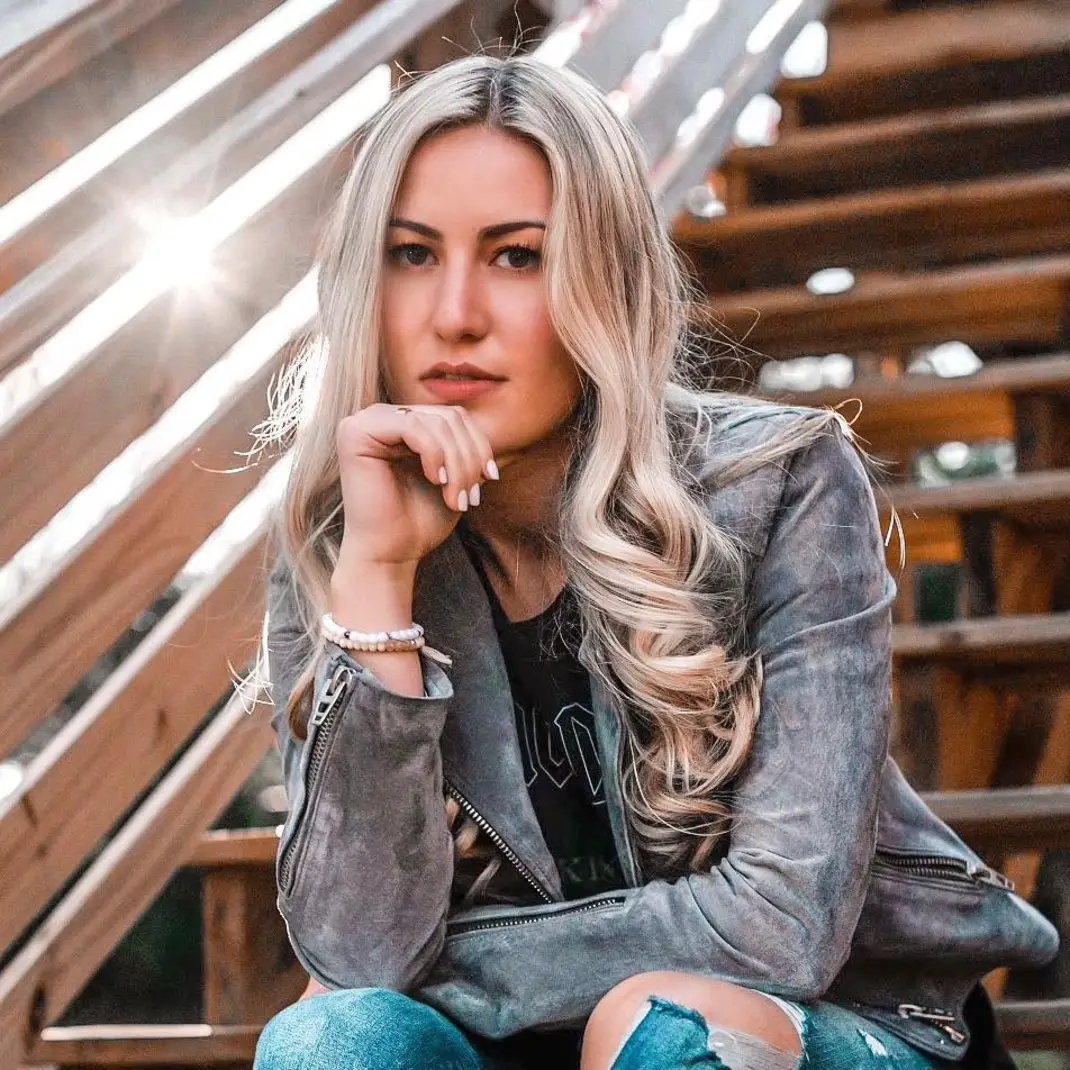 TAYLOR HOGAN – Shot Of Whiskey