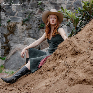 Rae Isla – New&nbsp;Frontier