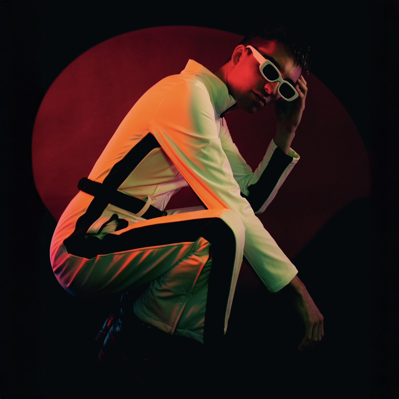 Leo Golo – Holding On
