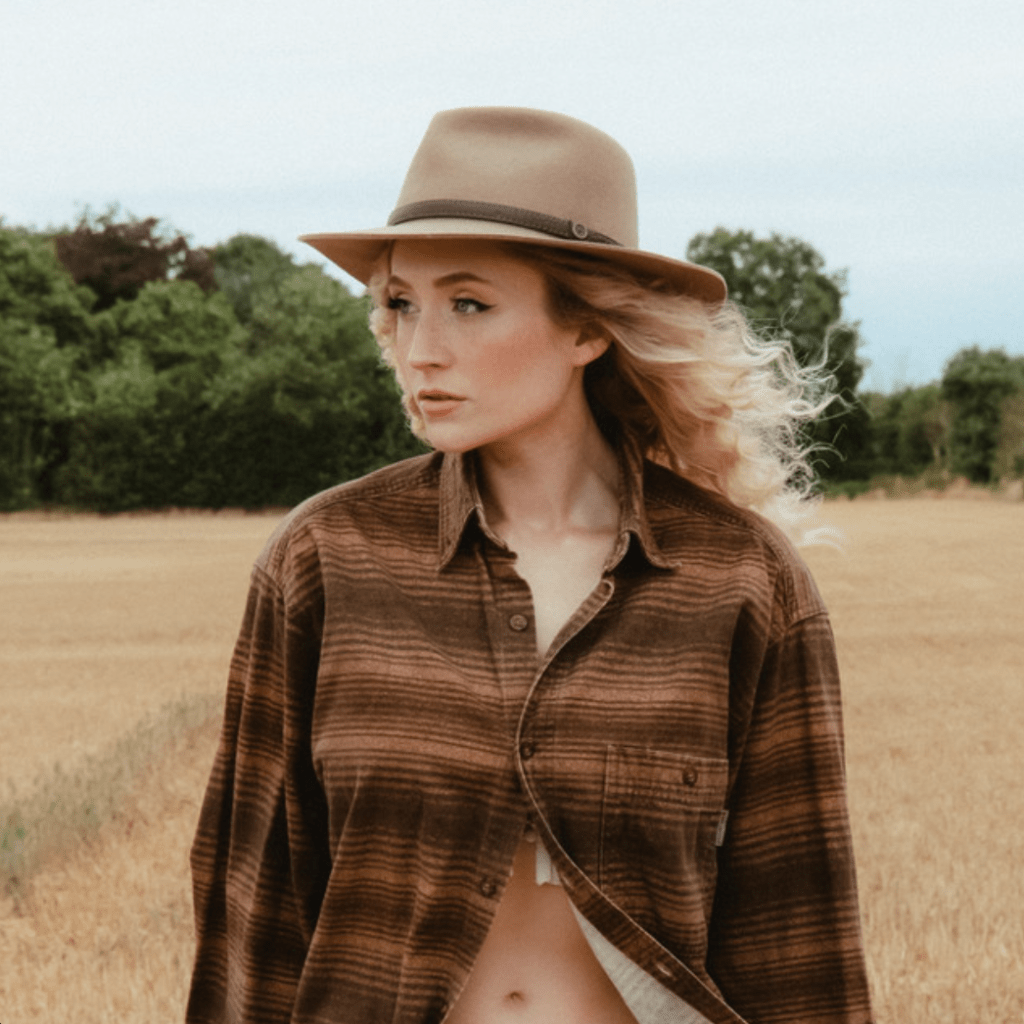 Janet Devlin – Red&nbsp;Flag