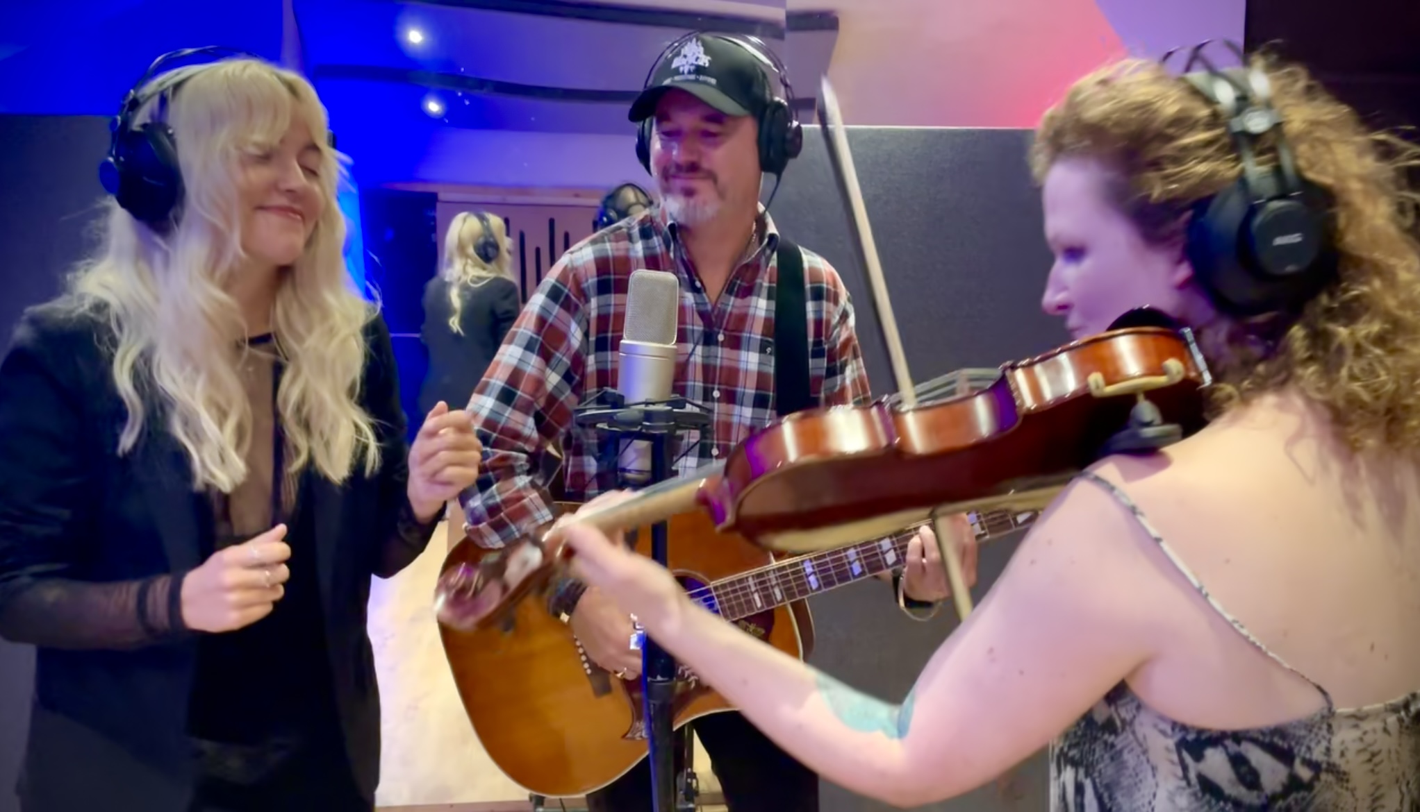 Steve Young UK – Dog & Bone (Acoustic Version) – Video Only