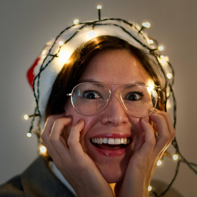 Ellisa Sun – You Know It’s Christmas