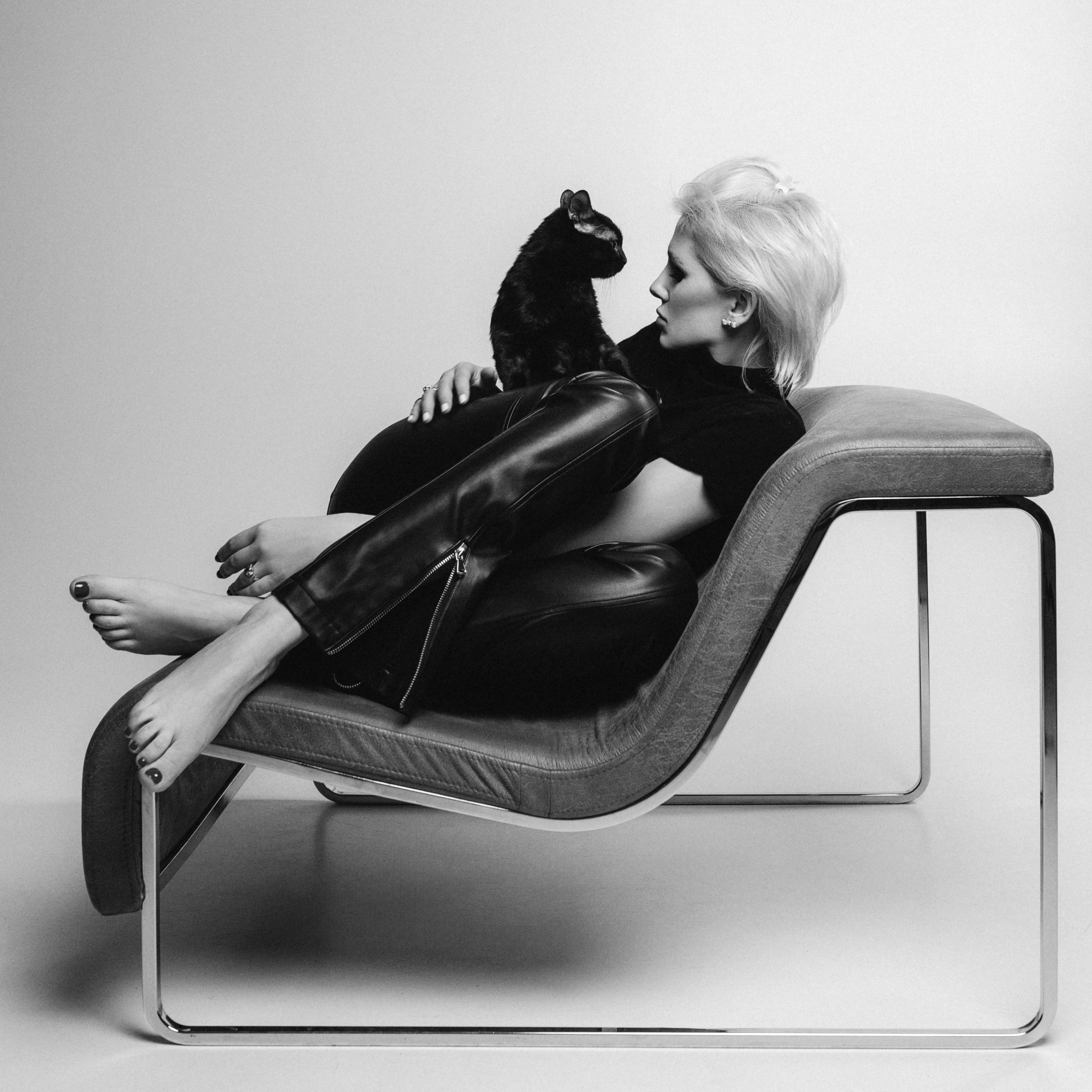Janeuary – Black Into White