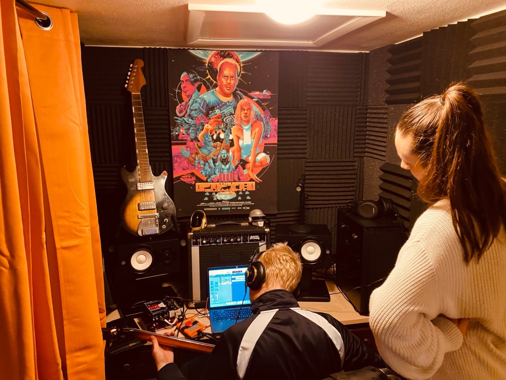 The Lovelines – Slow High