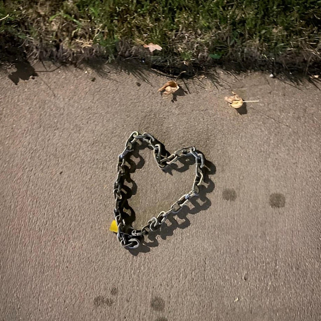 Heart Chain – Hidden In The Cracks Beneath The Grey (Single&nbsp;Version)