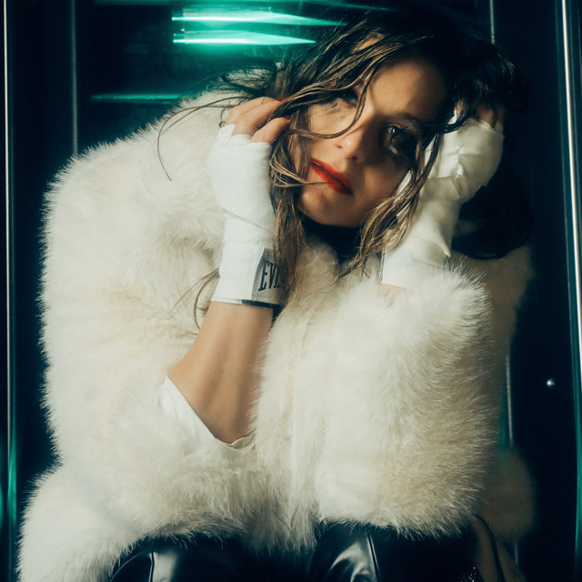 Lauren Minear –&nbsp;Lightweight