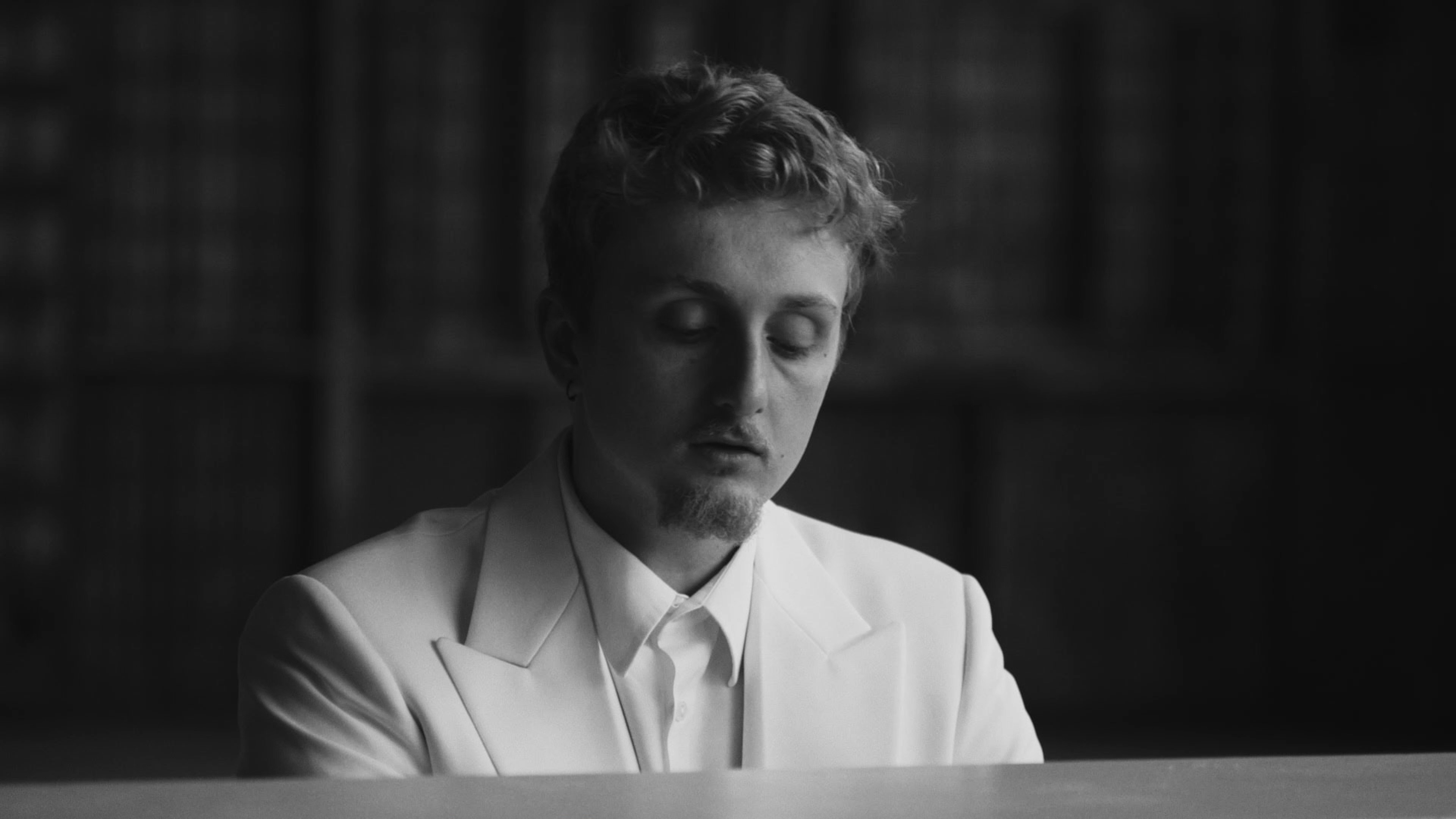 Love Ghost – Car Crash