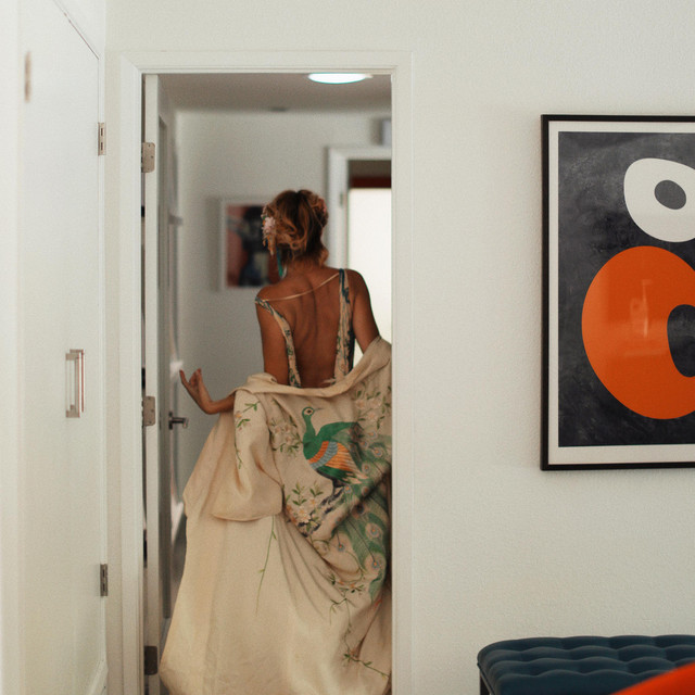 Kiki T – Girls need girls