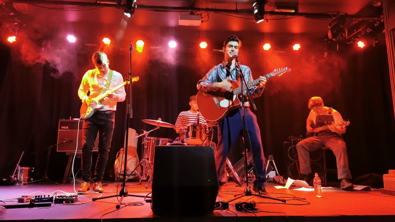 Olly Williams – Candles Turned to Ash