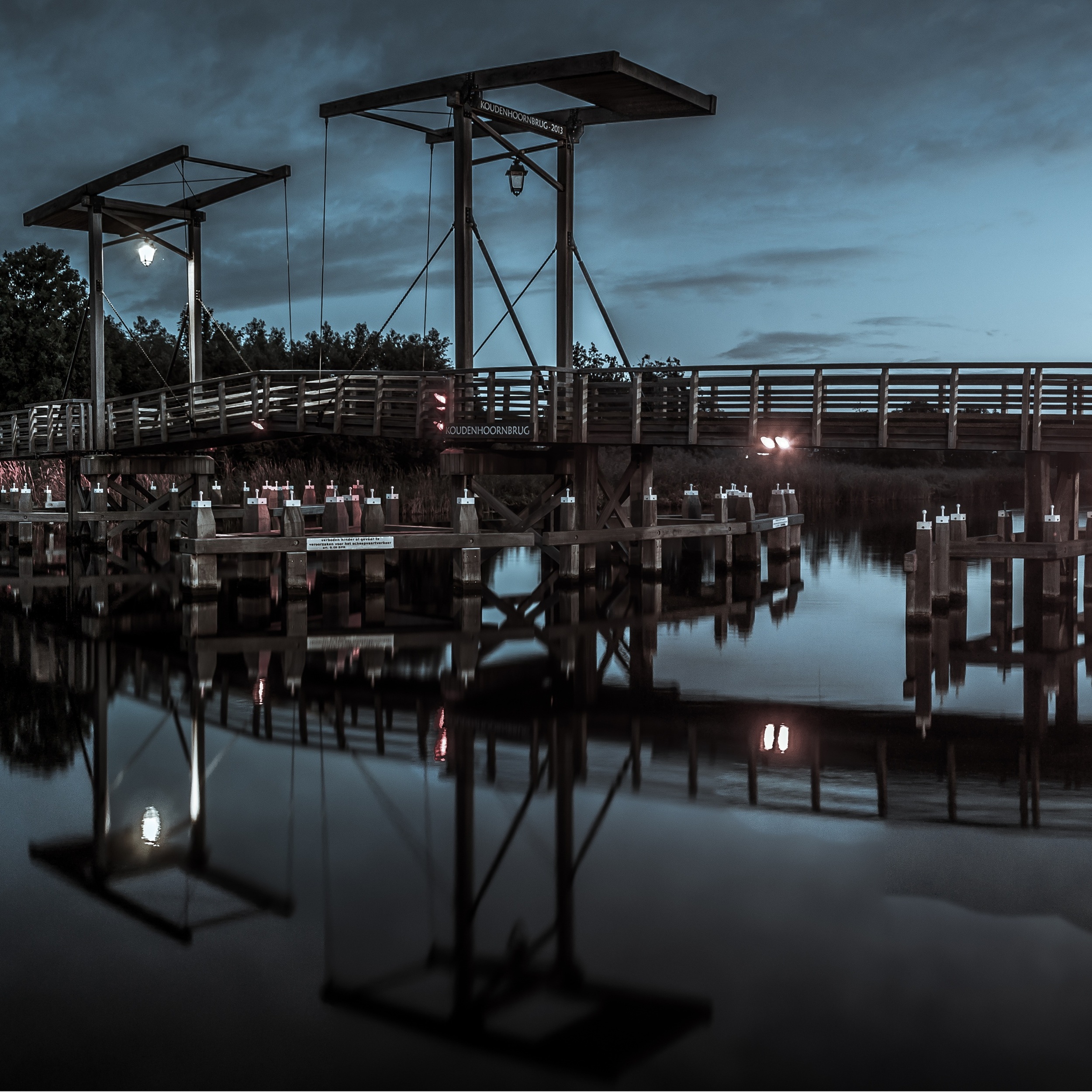 Outside Pedestrian – Drawbridge