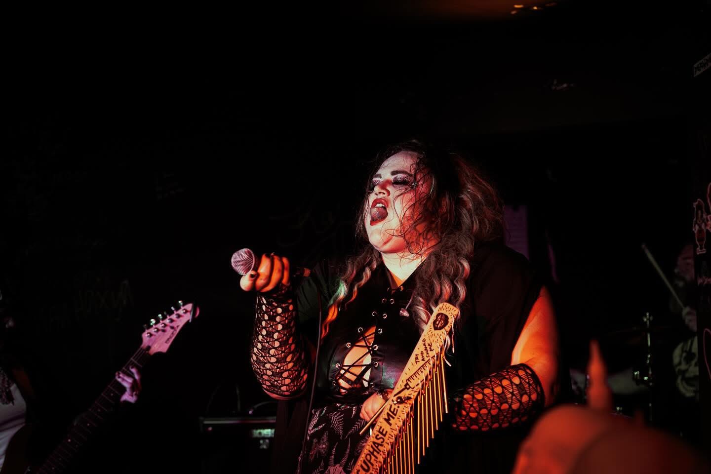 THE CUNNING LINGUISTS – LOVE IN THE DARK
